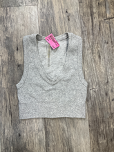 Load image into Gallery viewer, Aritzia Athletic Top Size Extra Small
