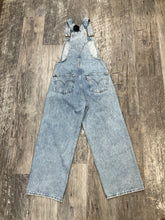 Load image into Gallery viewer, Levi’s Size XS
