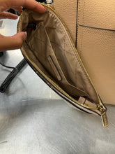 Load image into Gallery viewer, Micheal Kors Lrg Purse *as is
