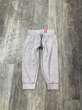 Load image into Gallery viewer, Lulu capris Size Extra Small
