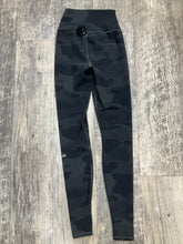 Load image into Gallery viewer, Alo pants size XXS
