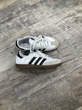 Load image into Gallery viewer, Adidas Casual Shoes Womens 5
