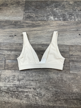 Load image into Gallery viewer, Sports Bra Size Extra Small
