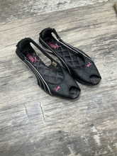 Load image into Gallery viewer, Puma Dress Shoes Womens 5.5

