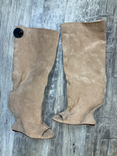 Load image into Gallery viewer, Boots Womens 10

