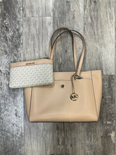 Load image into Gallery viewer, Micheal Kors Lrg Purse *as is
