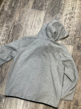 Load image into Gallery viewer, Nike Sweater size Medium

