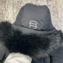 Load image into Gallery viewer, Aritzia Heavy Outerwear Extra Extra Small
