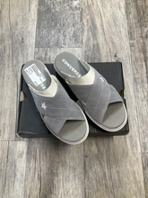 Load image into Gallery viewer, Converse Sandals Womens 7.5
