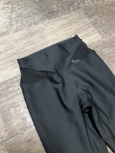 Load image into Gallery viewer, Alo Athletic Pants Size Extra Small

