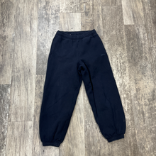 Load image into Gallery viewer, Aritzia Khakis Size Extra Small
