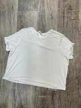 Load image into Gallery viewer, Alo T-Shirt Size Medium
