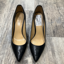 Load image into Gallery viewer, Michael Kors Dress Shoes Womens 6.5
