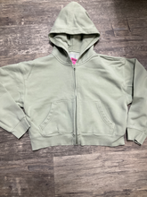 Load image into Gallery viewer, Tna Sweater Size Medium
