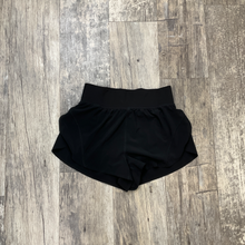 Load image into Gallery viewer, Aritzia Shorts Size Extra Small
