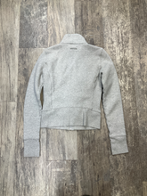 Load image into Gallery viewer, Aritzia Sweater Size Extra Small
