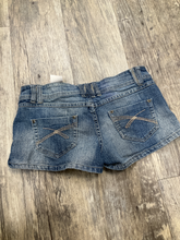 Load image into Gallery viewer, Shorts Size 7/8
