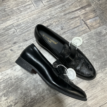 Load image into Gallery viewer, Dress Shoes Mens 11
