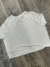 Load image into Gallery viewer, Alo T-Shirt Size Medium
