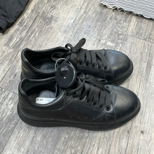 Load image into Gallery viewer, Casual Shoes Mens 10
