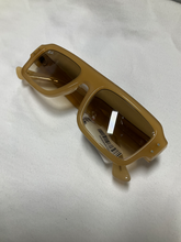 Load image into Gallery viewer, Ray Bans
