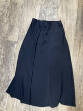 Load image into Gallery viewer, Babaton Long Skirt Size Extra Small
