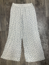 Load image into Gallery viewer, Aerie Khakis Size Large
