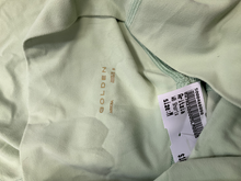 Load image into Gallery viewer, Aritzia Shorts Size Medium
