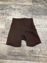 Load image into Gallery viewer, Lulu Athletic Shorts Size Small
