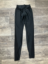 Load image into Gallery viewer, Alo Athletic Pants Size Extra Small
