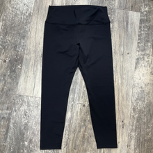 Load image into Gallery viewer, Aritzia Athletic Pants Size 15/16 (34)
