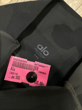 Load image into Gallery viewer, Alo pants size XXS
