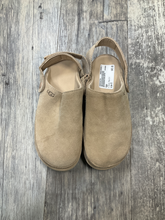Load image into Gallery viewer, Uggs Casual Shoes Womens 6
