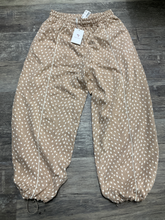 Load image into Gallery viewer, Khakis Size Large
