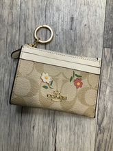 Load image into Gallery viewer, Coach Purse
