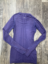 Load image into Gallery viewer, Lululemon Athletic Top Size Small
