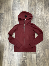 Load image into Gallery viewer, Lululemon Sweater Size Medium
