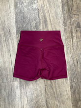 Load image into Gallery viewer, Tna Shorts Size Medium
