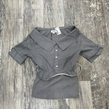 Load image into Gallery viewer, Short Sleeve Top Size Large
