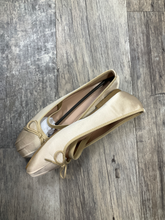 Load image into Gallery viewer, Casual Shoes Womens 8
