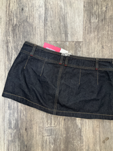 Load image into Gallery viewer, Edikted Short Skirt Size Medium
