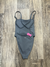 Load image into Gallery viewer, Alo Tank Top Size Extra Small
