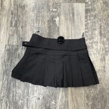 Load image into Gallery viewer, Zara Short Skirt Size Extra Small
