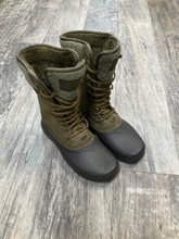 Load image into Gallery viewer, North Face Boots Womens 9
