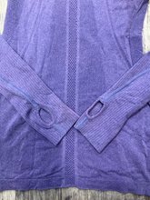 Load image into Gallery viewer, Lululemon Athletic Top Size Small
