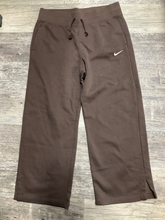 Load image into Gallery viewer, Nike Khakis Size Extra Large
