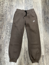 Load image into Gallery viewer, Nike Khakis Size Large
