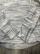 Load image into Gallery viewer, Lululemon Long Sleeve Top Size Small
