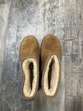 Load image into Gallery viewer, Uggs Boots Womens 10

