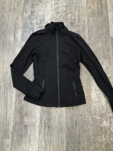 Load image into Gallery viewer, Lululemon Long Sleeve Top Size Medium
